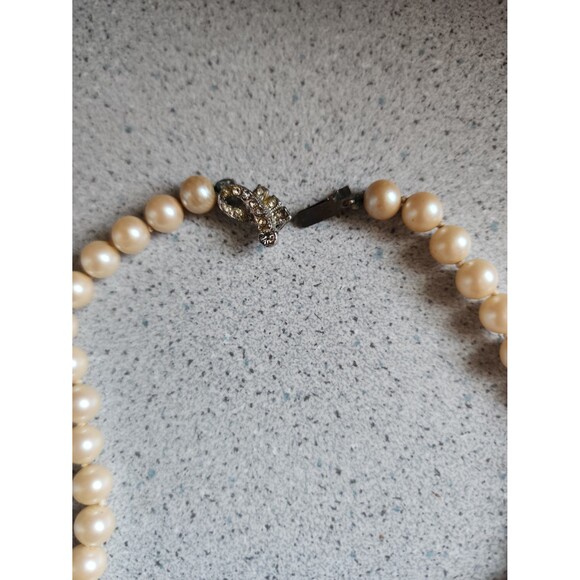 Vintage faux pearl 18 inch necklace - Picture 3 of 5